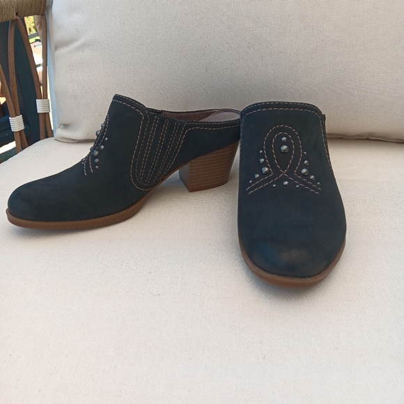 Black leather suede studded heeled mules/clogs Size 7 Wide - Picture 6 of 11